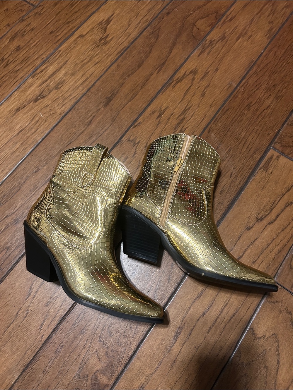 Metallic Gold Western Ankle Boots for Women  NWOT.  Size 38/ US 7.5-8. 😍